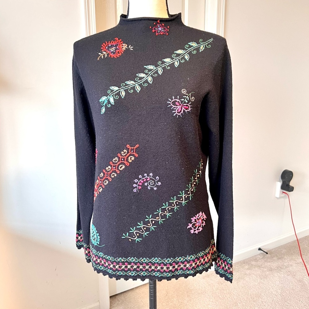 NORTHERN ISLES Embroidered High Neck Sweater—SZ. Medium
